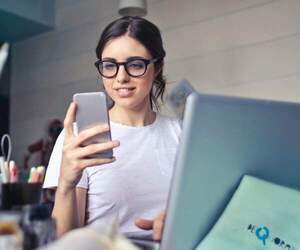 человек с телефоном